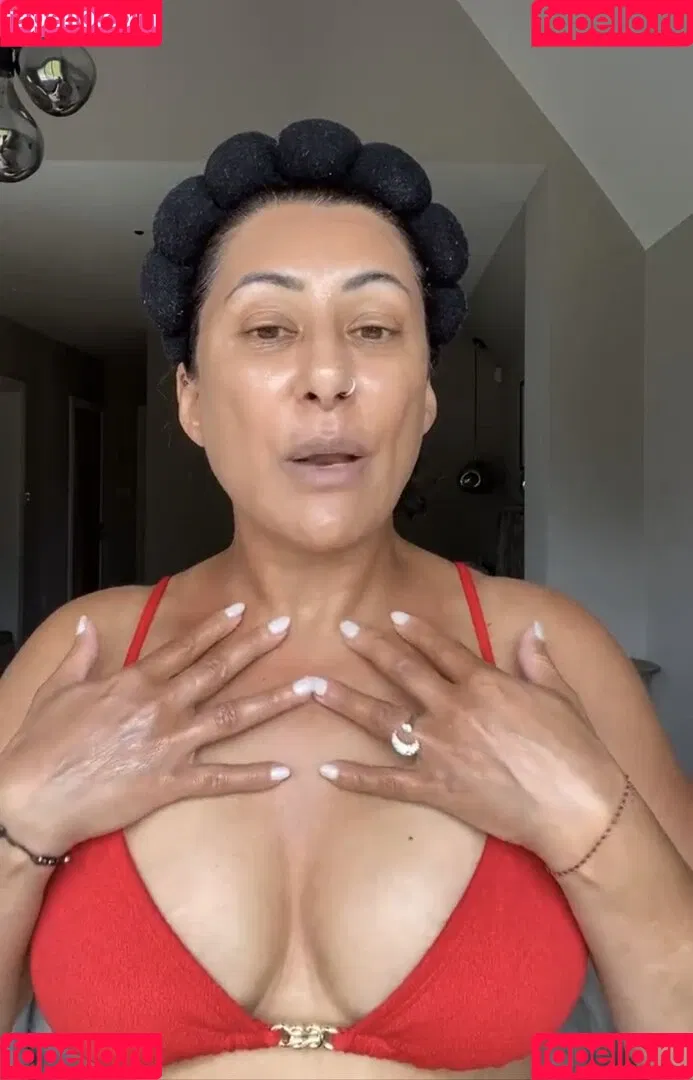 Saira Khan / iamsairakhan / sairasbum Onlyfans Photo Gallery 