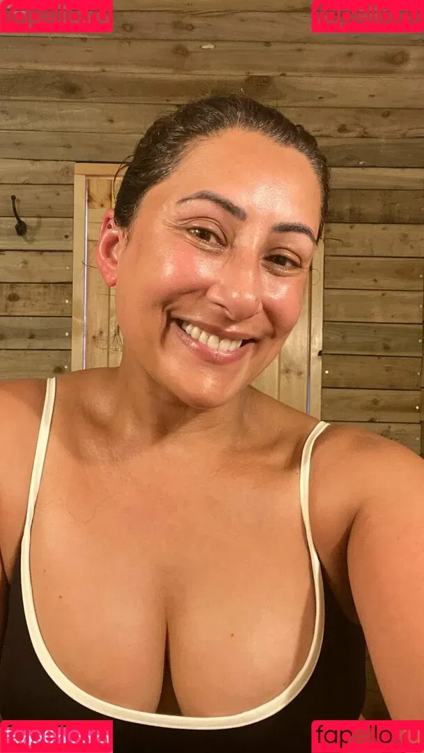 Saira Khan / iamsairakhan / sairasbum Onlyfans Photo Gallery 