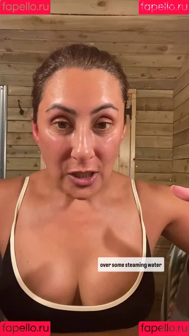 Saira Khan / iamsairakhan / sairasbum Onlyfans Photo Gallery 