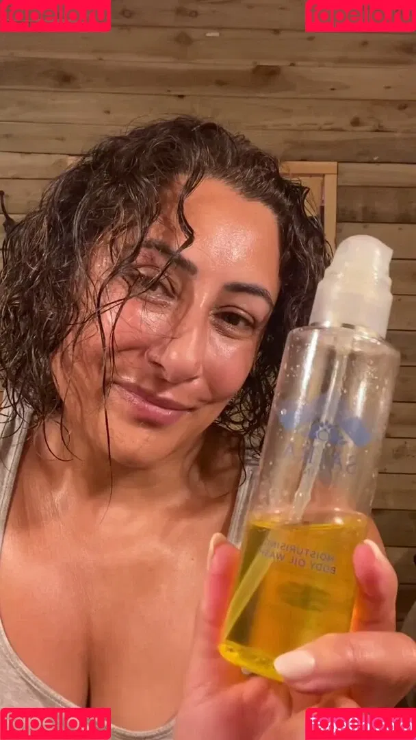 Saira Khan / iamsairakhan / sairasbum Onlyfans Photo Gallery 