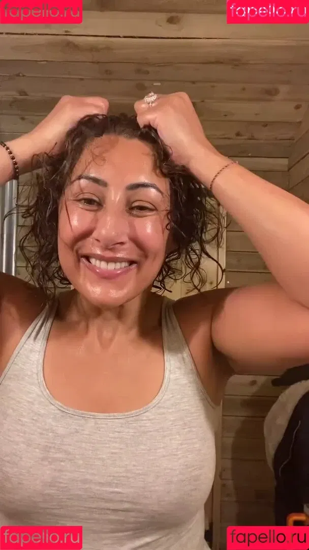 Saira Khan / iamsairakhan / sairasbum Onlyfans Photo Gallery 