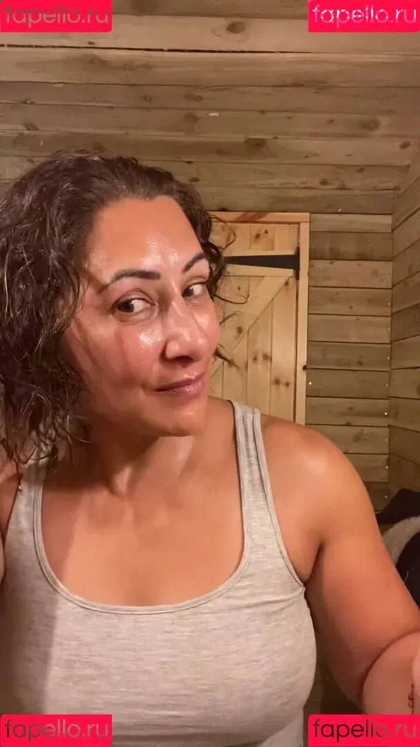Saira Khan / iamsairakhan / sairasbum Onlyfans Photo Gallery 