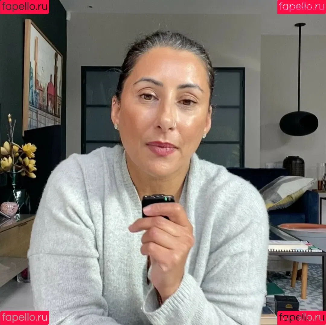 Saira Khan / iamsairakhan / sairasbum Onlyfans Photo Gallery 