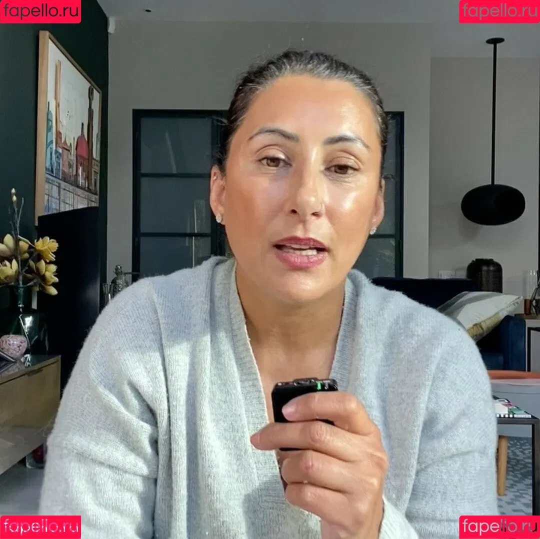 Saira Khan / iamsairakhan / sairasbum Onlyfans Photo Gallery 