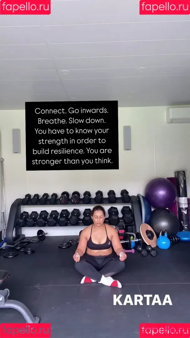 Saira Khan / iamsairakhan / sairasbum Onlyfans Photo Gallery 