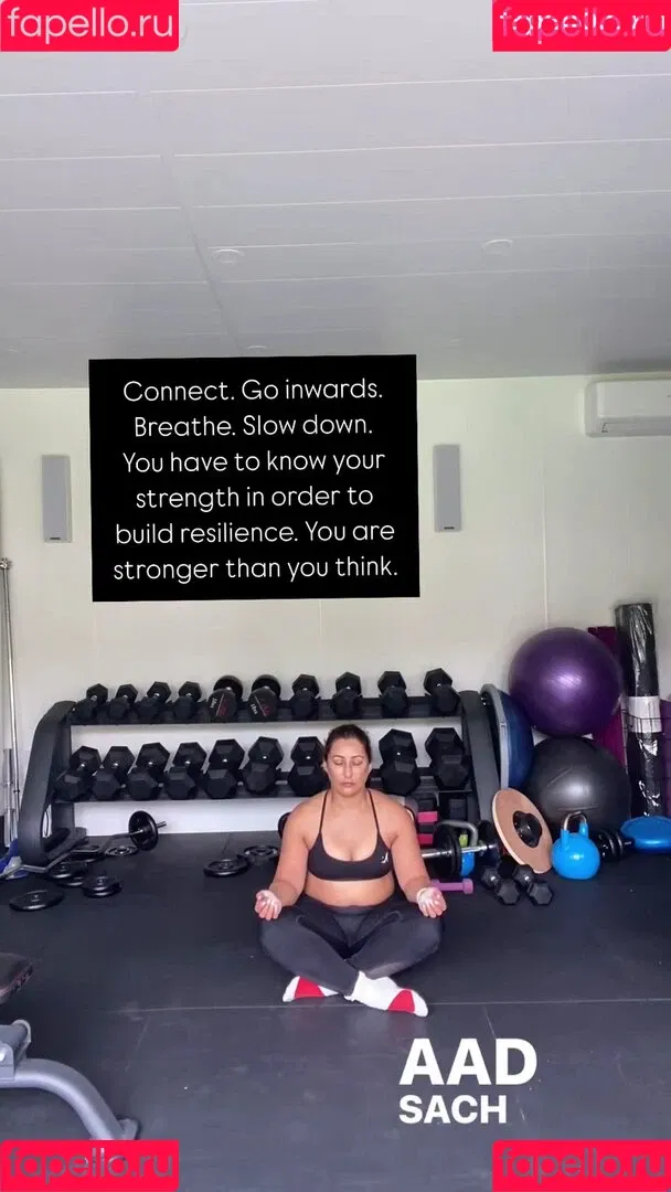Saira Khan / iamsairakhan / sairasbum Onlyfans Photo Gallery 