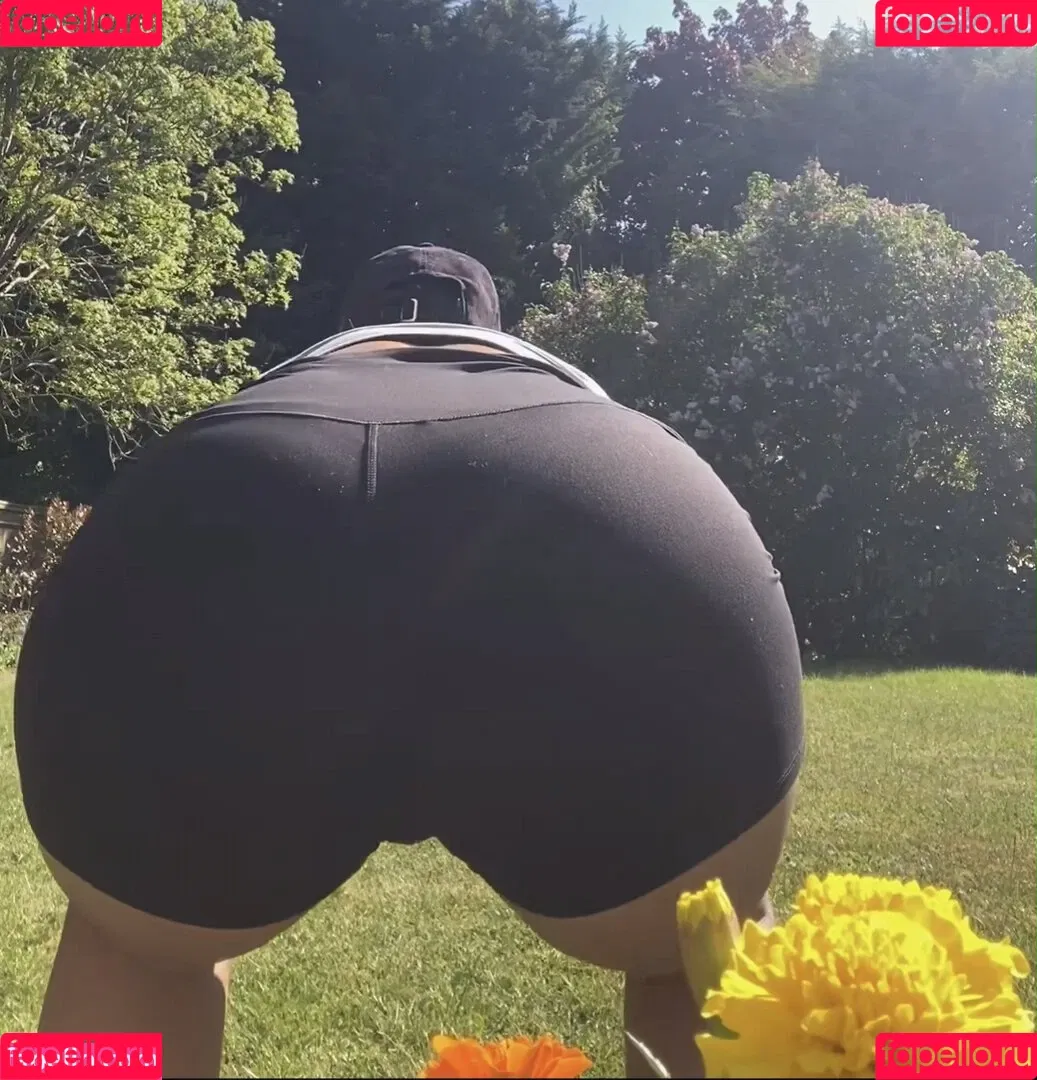 Saira Khan / iamsairakhan / sairasbum Onlyfans Photo Gallery 