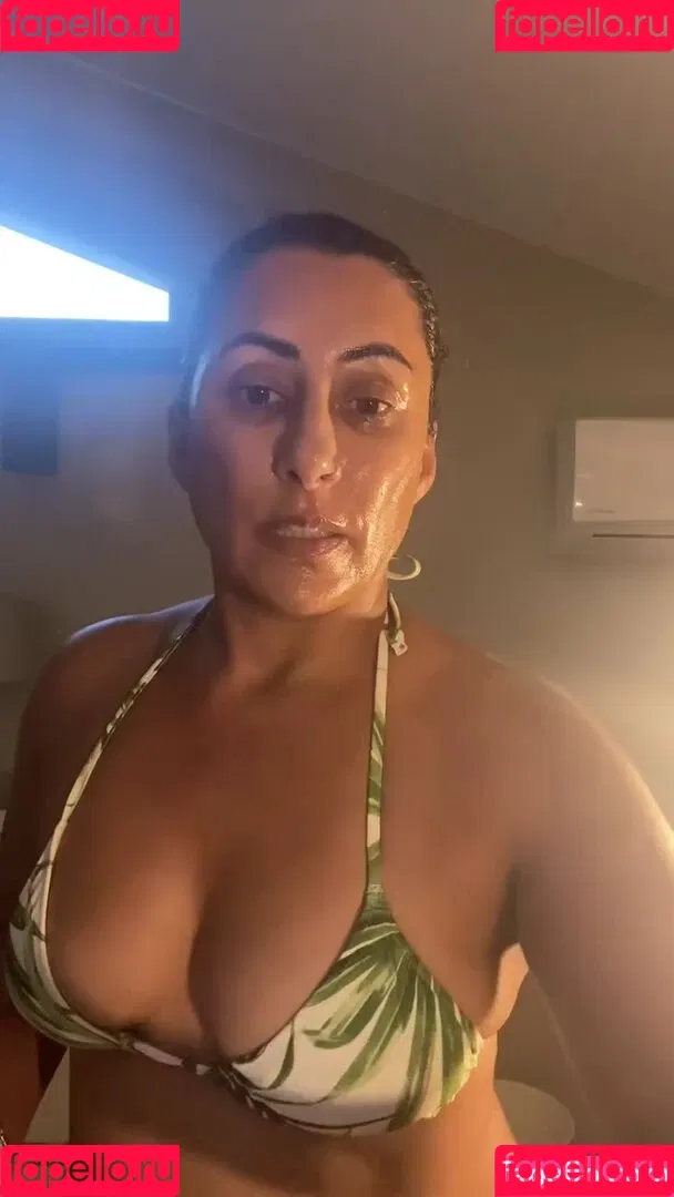 Saira Khan / iamsairakhan / sairasbum Onlyfans Photo Gallery 