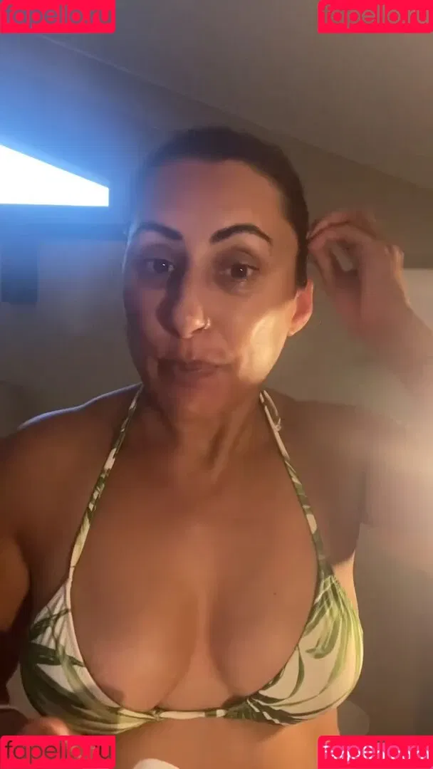 Saira Khan / iamsairakhan / sairasbum Onlyfans Photo Gallery 