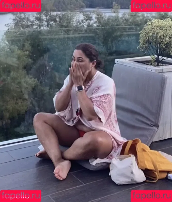Saira Khan / iamsairakhan / sairasbum Onlyfans Photo Gallery 