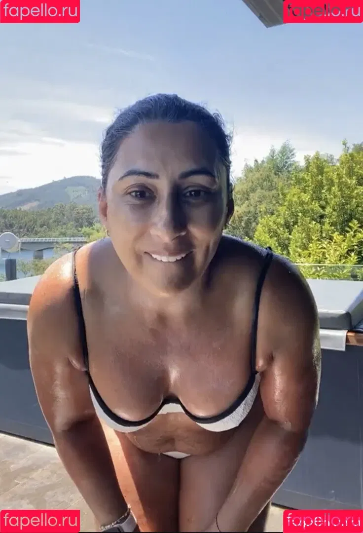 Saira Khan / iamsairakhan / sairasbum Onlyfans Photo Gallery 