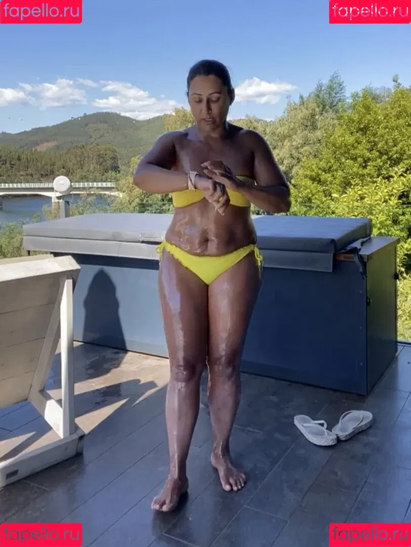 Saira Khan / iamsairakhan / sairasbum Onlyfans Photo Gallery 