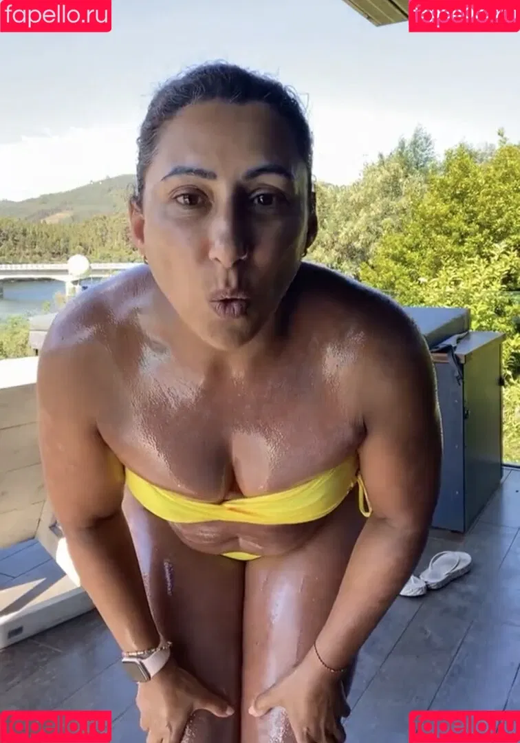 Saira Khan / iamsairakhan / sairasbum Onlyfans Photo Gallery 