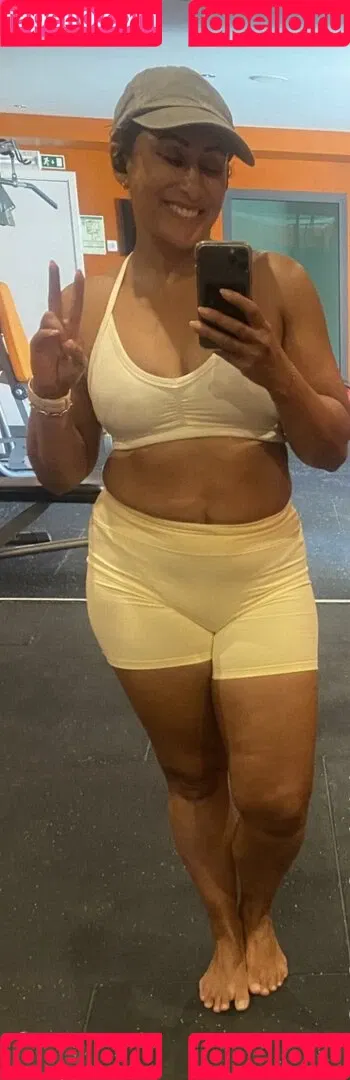 Saira Khan / iamsairakhan / sairasbum Onlyfans Photo Gallery 