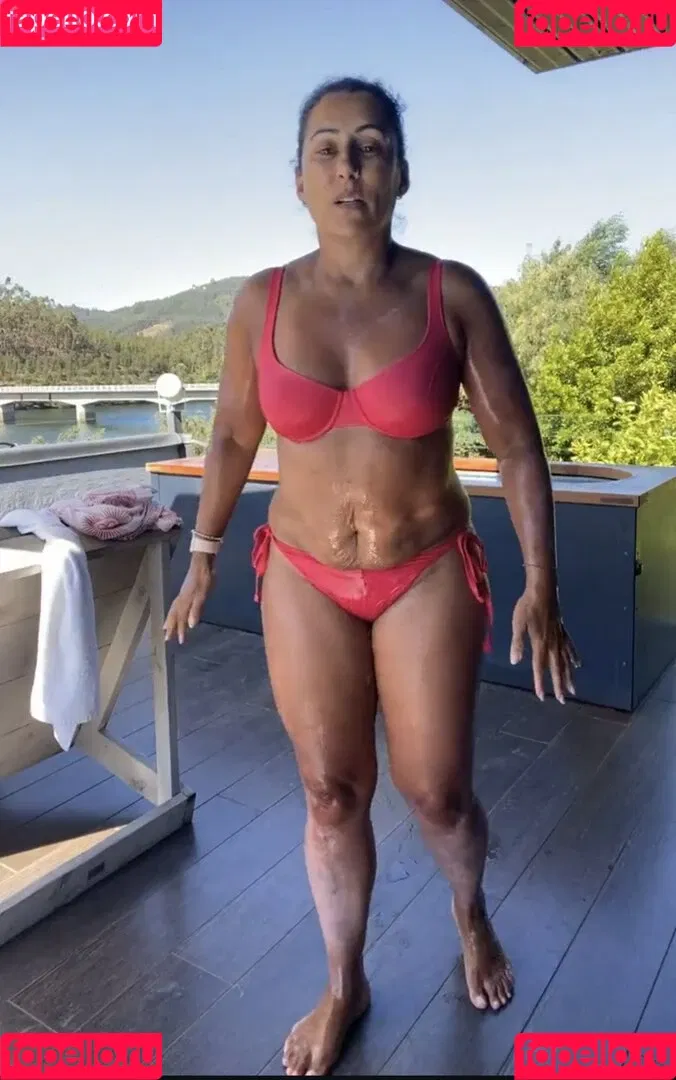 Saira Khan / iamsairakhan / sairasbum Onlyfans Photo Gallery 