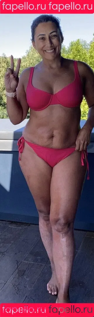 Saira Khan / iamsairakhan / sairasbum Onlyfans Photo Gallery 