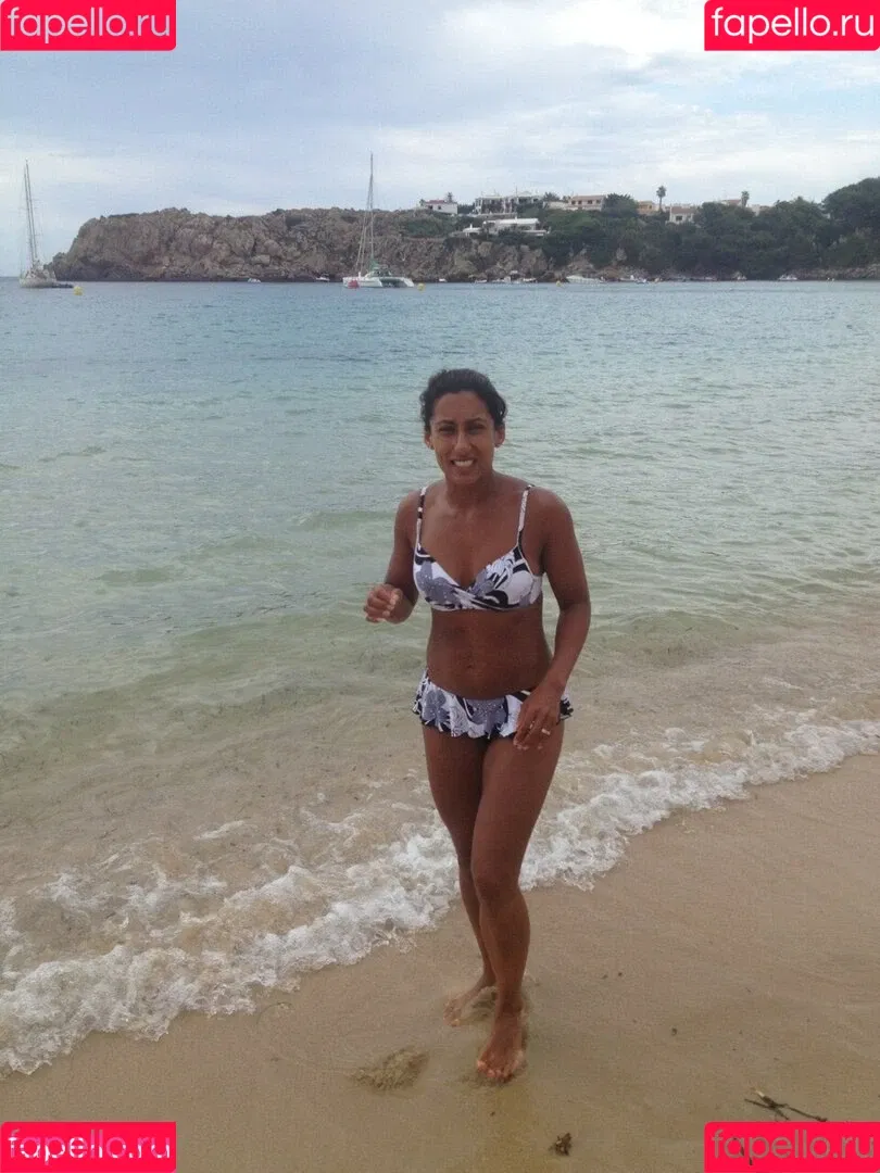 Saira Khan / iamsairakhan / sairasbum Onlyfans Photo Gallery 
