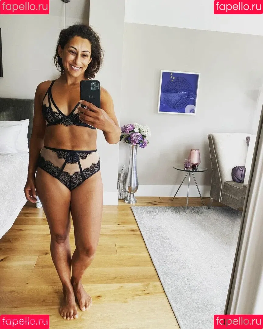 Saira Khan / iamsairakhan / sairasbum Onlyfans Photo Gallery 