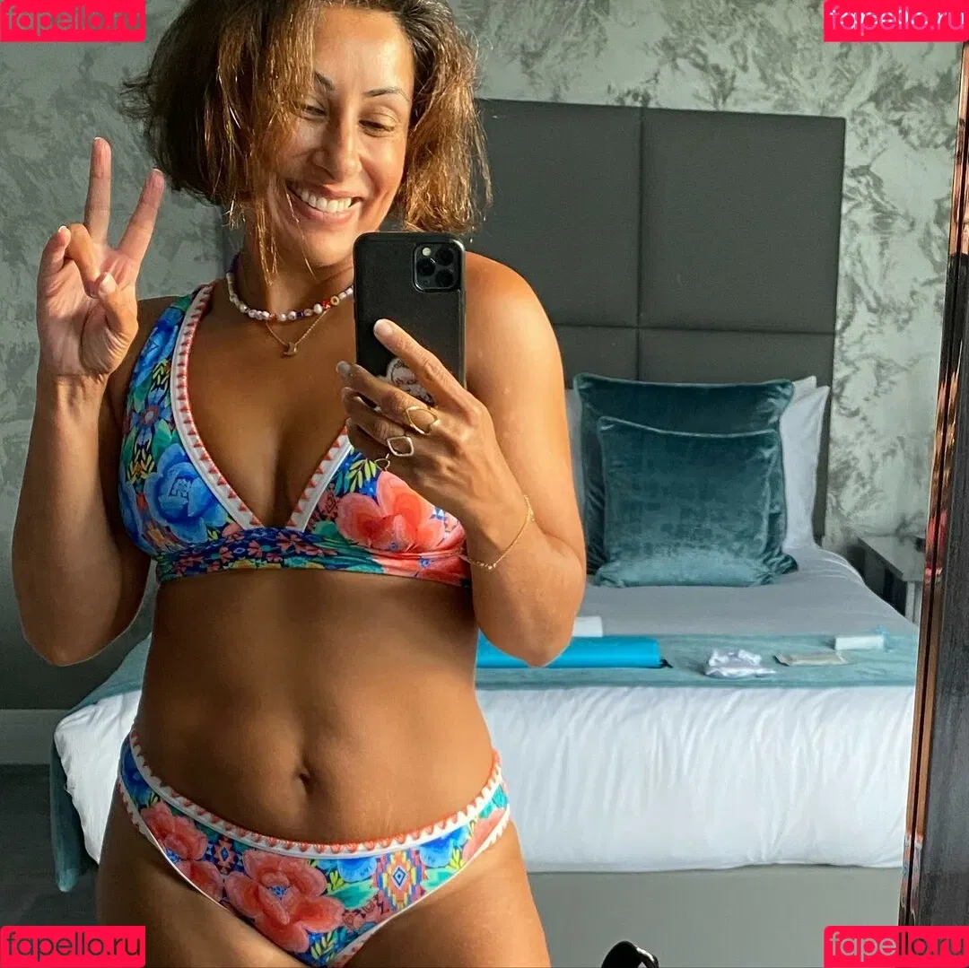 Saira Khan / iamsairakhan / sairasbum Onlyfans Photo Gallery 
