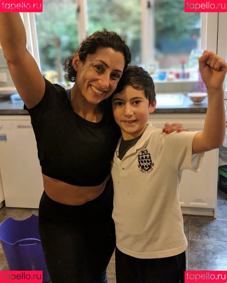 Saira Khan / iamsairakhan / sairasbum Onlyfans Photo Gallery 