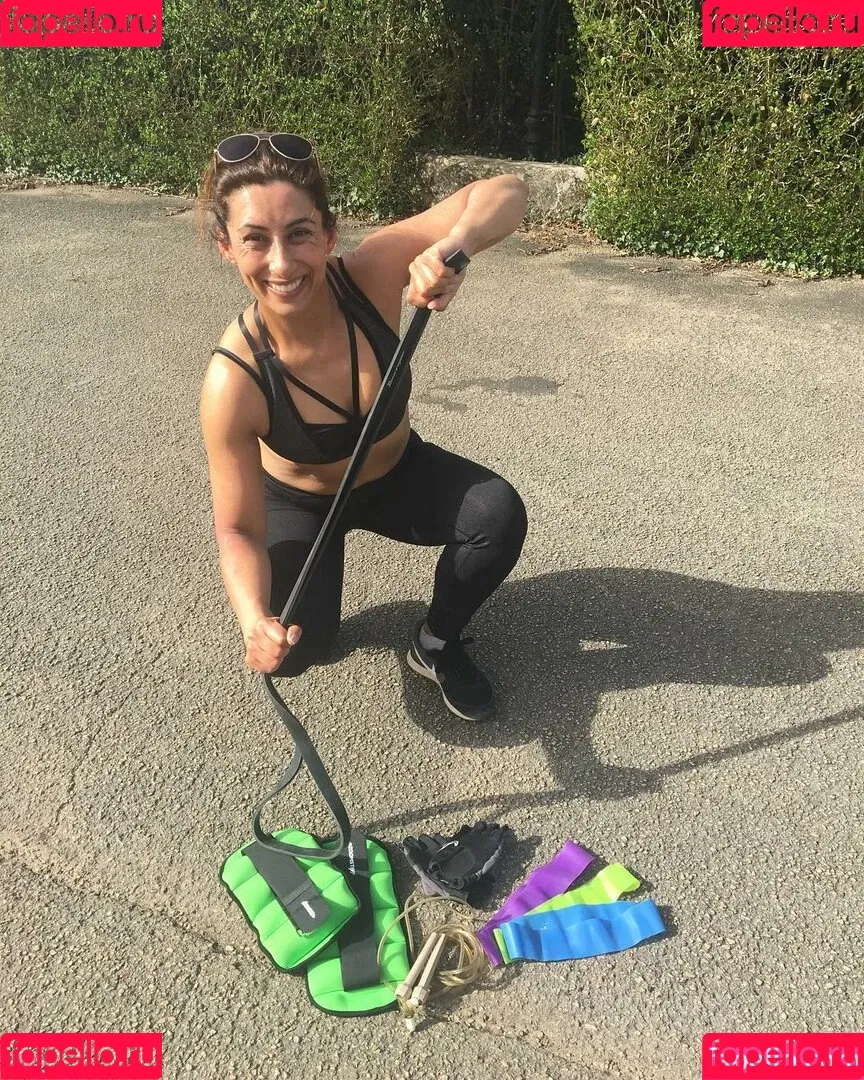 Saira Khan / iamsairakhan / sairasbum Onlyfans Photo Gallery 