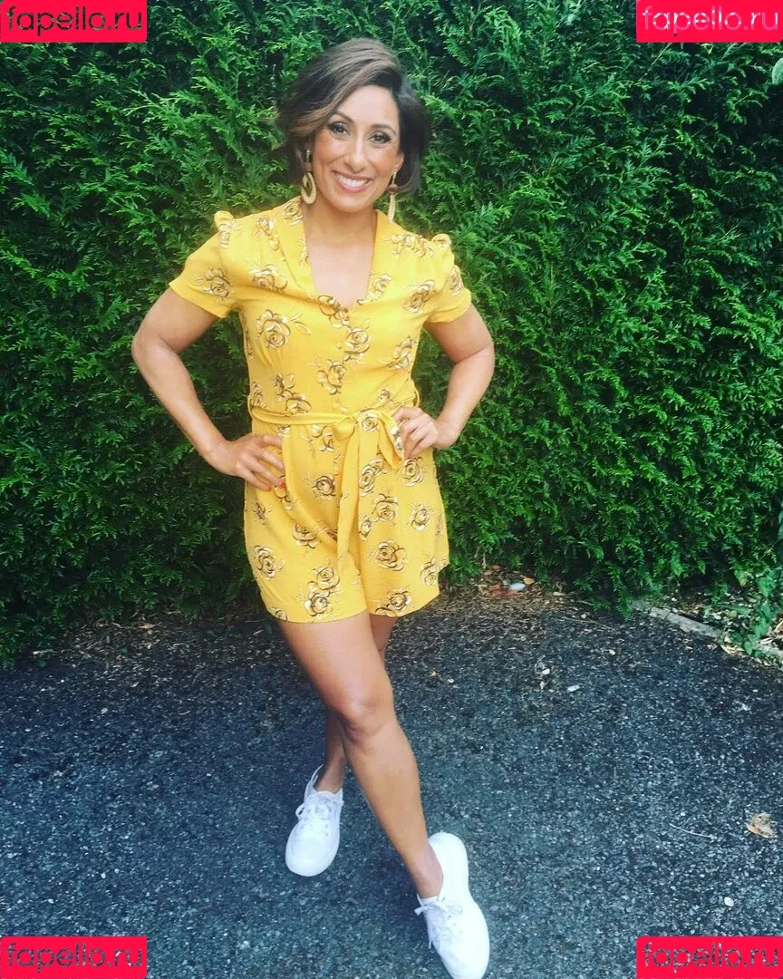 Saira Khan / iamsairakhan / sairasbum Onlyfans Photo Gallery 
