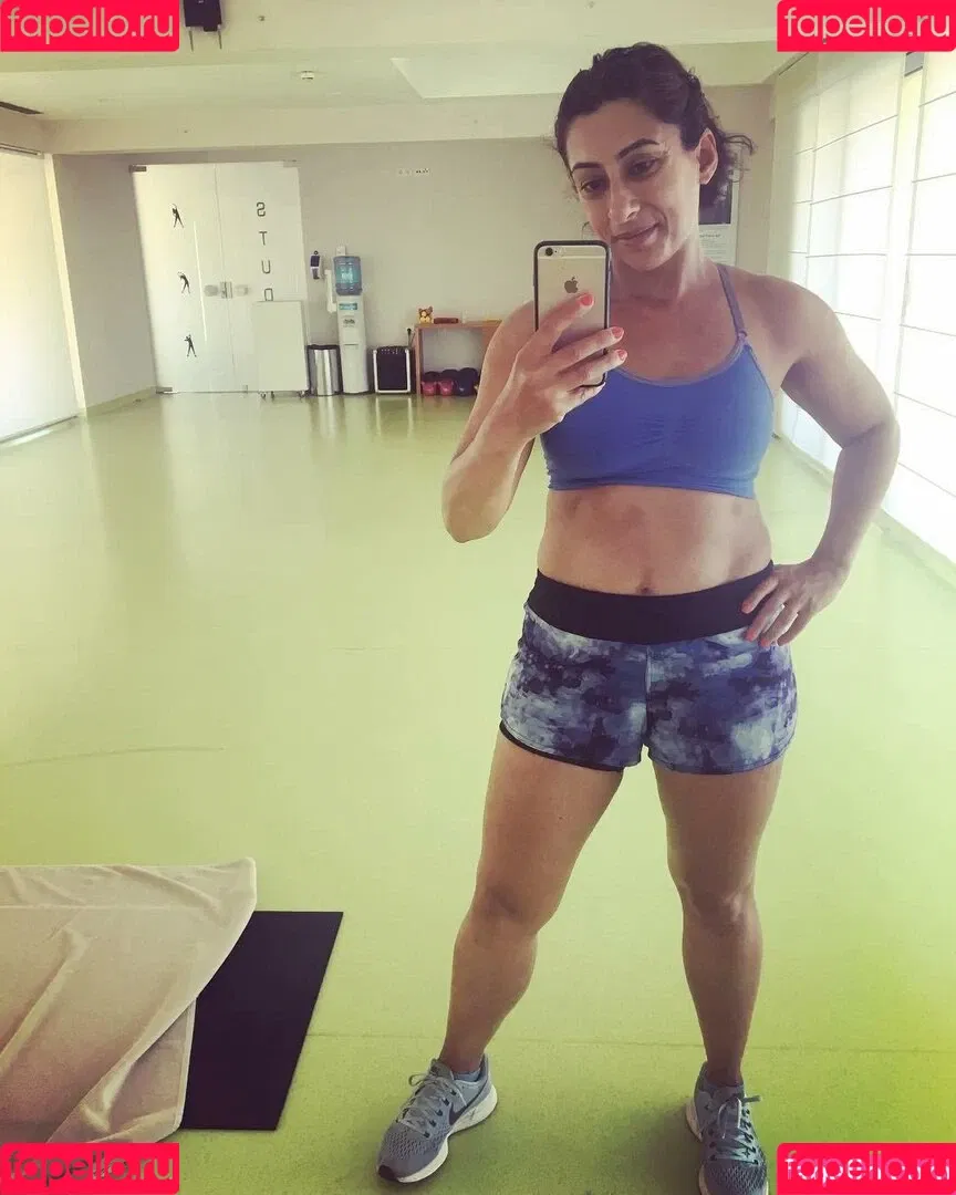 Saira Khan / iamsairakhan / sairasbum Onlyfans Photo Gallery 