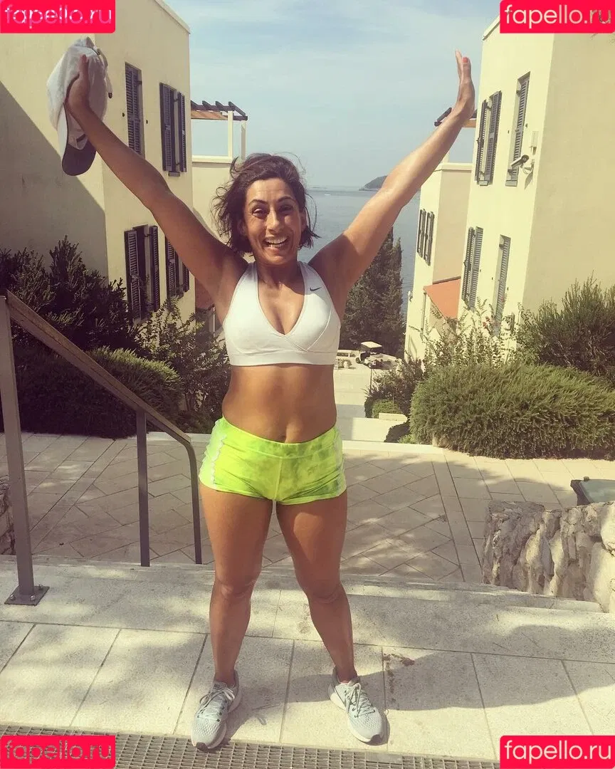 Saira Khan / iamsairakhan / sairasbum Onlyfans Photo Gallery 