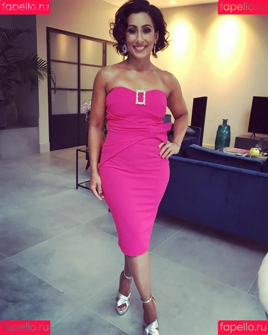 Saira Khan / iamsairakhan / sairasbum Onlyfans Photo Gallery 