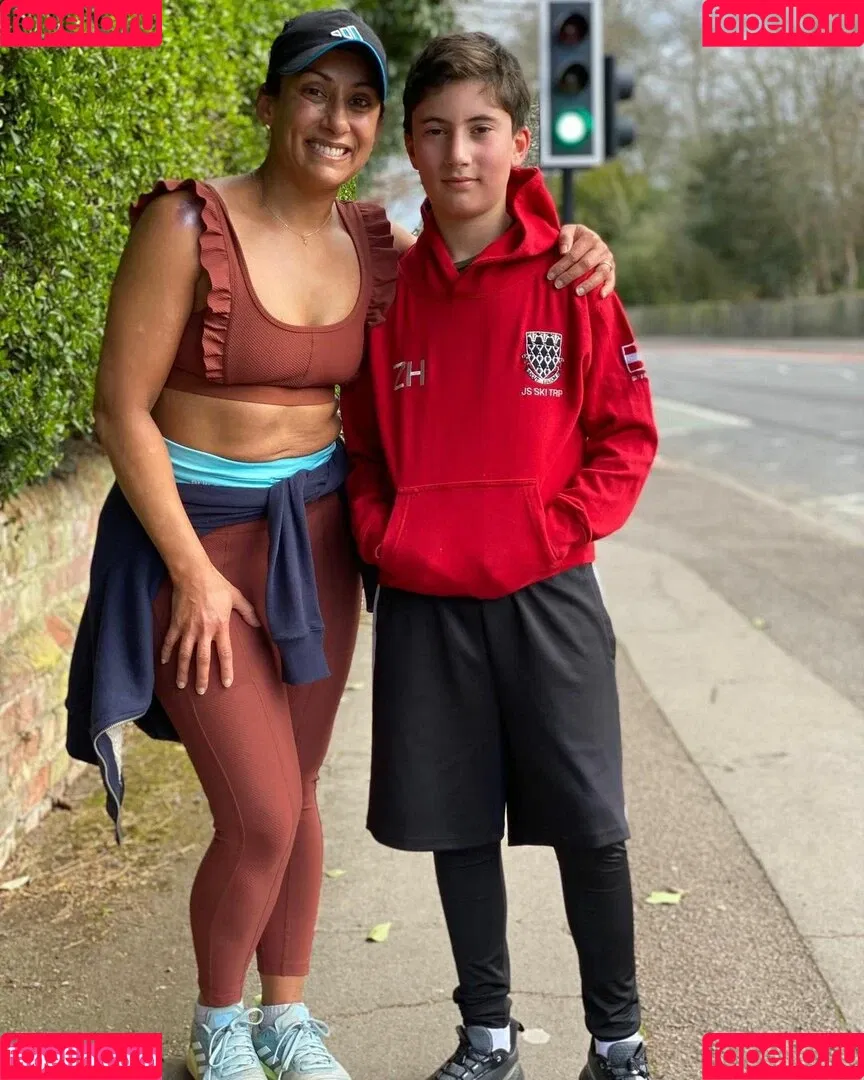 Saira Khan / iamsairakhan / sairasbum Onlyfans Photo Gallery 