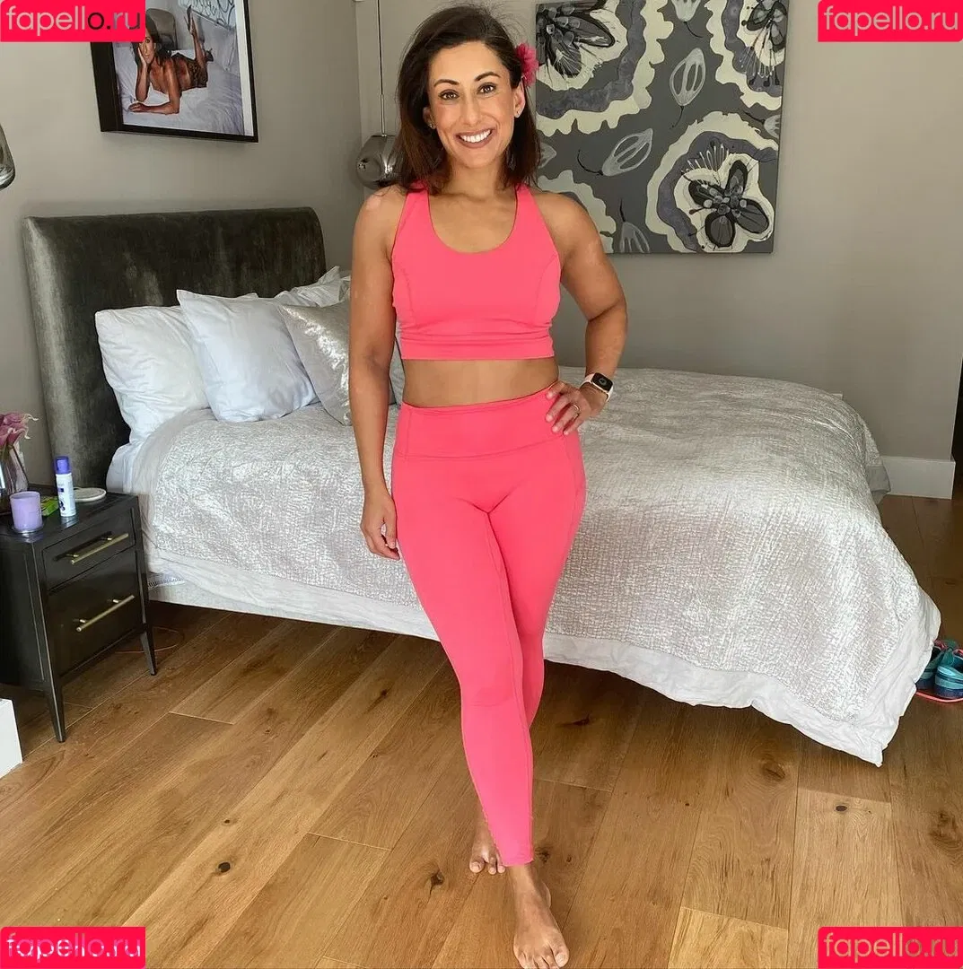 Saira Khan / iamsairakhan / sairasbum Onlyfans Photo Gallery 