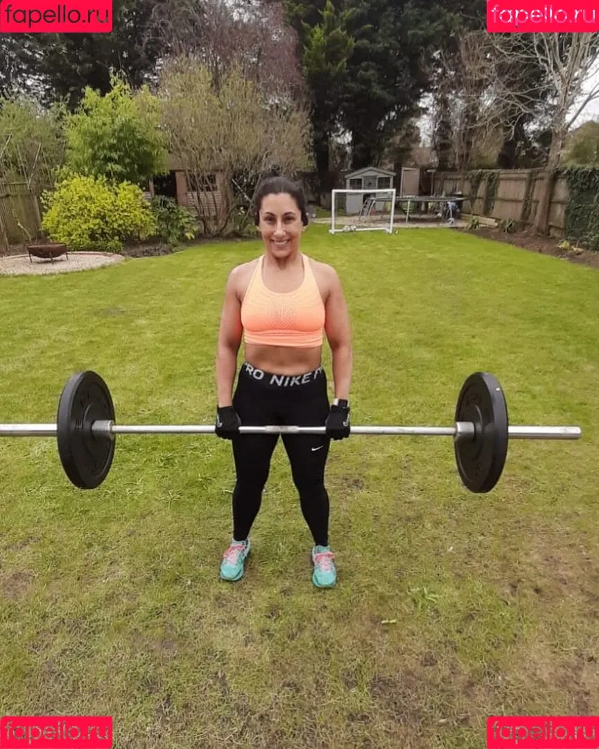 Saira Khan / iamsairakhan / sairasbum Onlyfans Photo Gallery 