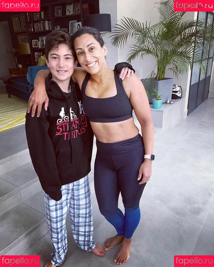 Saira Khan / iamsairakhan / sairasbum Onlyfans Photo Gallery 