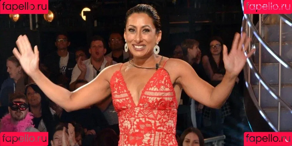 Saira Khan / iamsairakhan / sairasbum Onlyfans Photo Gallery 