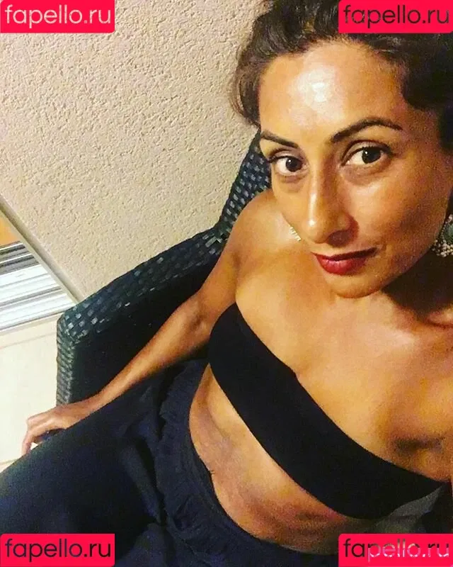 Saira Khan / iamsairakhan / sairasbum Onlyfans Photo Gallery 