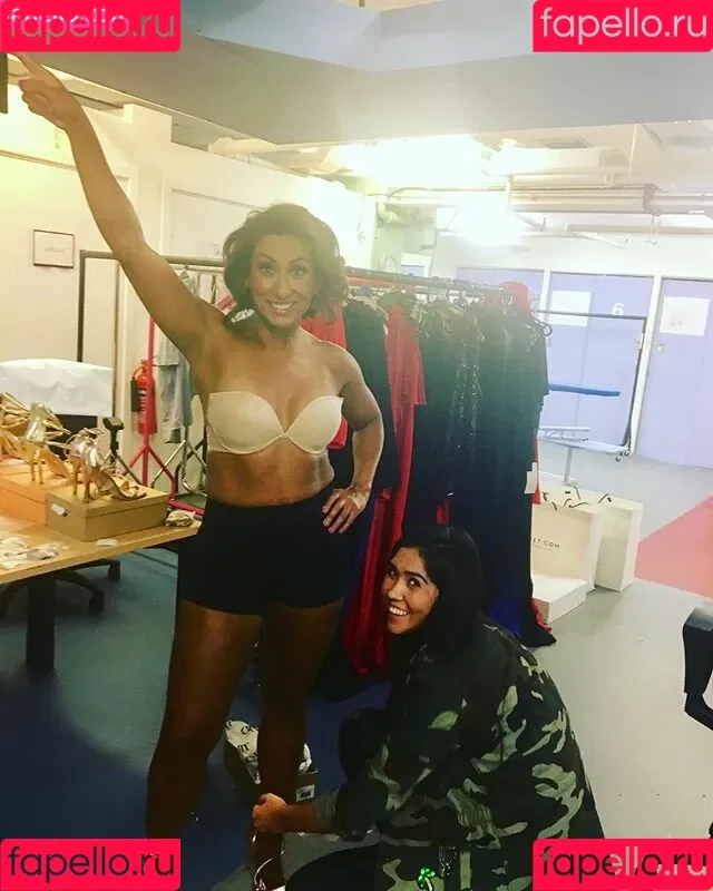 Saira Khan / iamsairakhan / sairasbum Onlyfans Photo Gallery 
