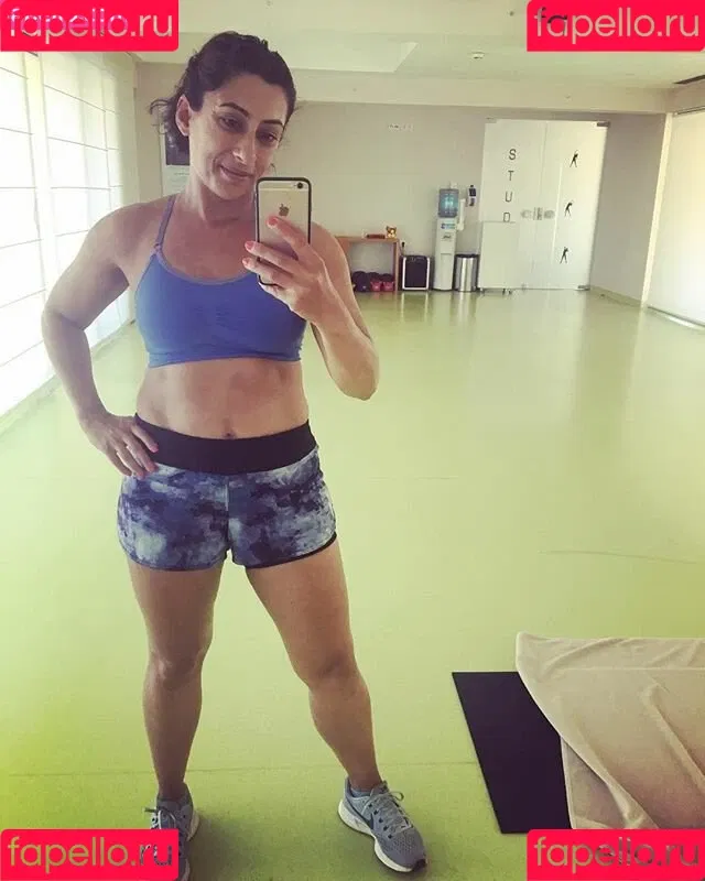 Saira Khan / iamsairakhan / sairasbum Onlyfans Photo Gallery 