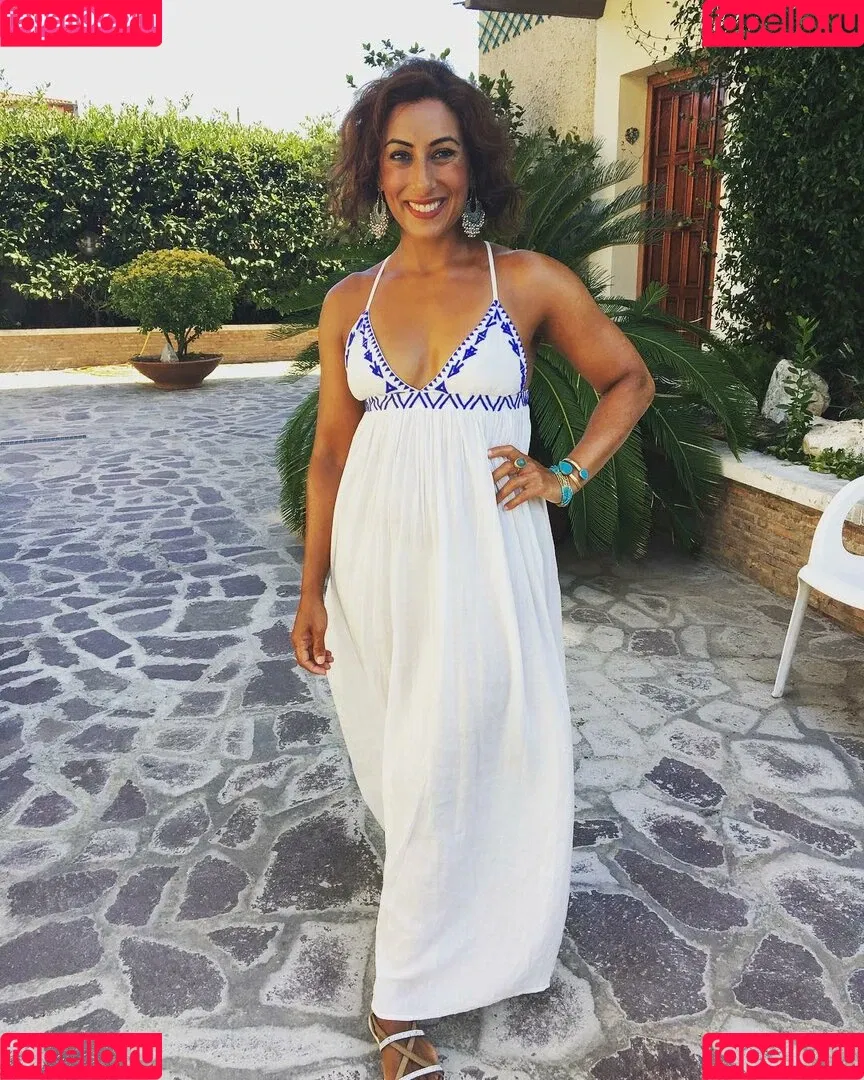 Saira Khan / iamsairakhan / sairasbum Onlyfans Photo Gallery 