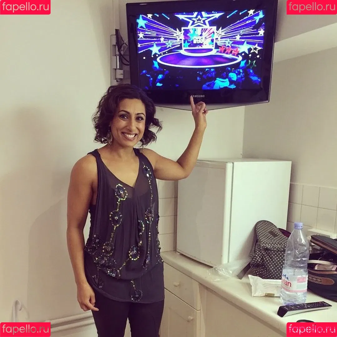 Saira Khan / iamsairakhan / sairasbum Onlyfans Photo Gallery 