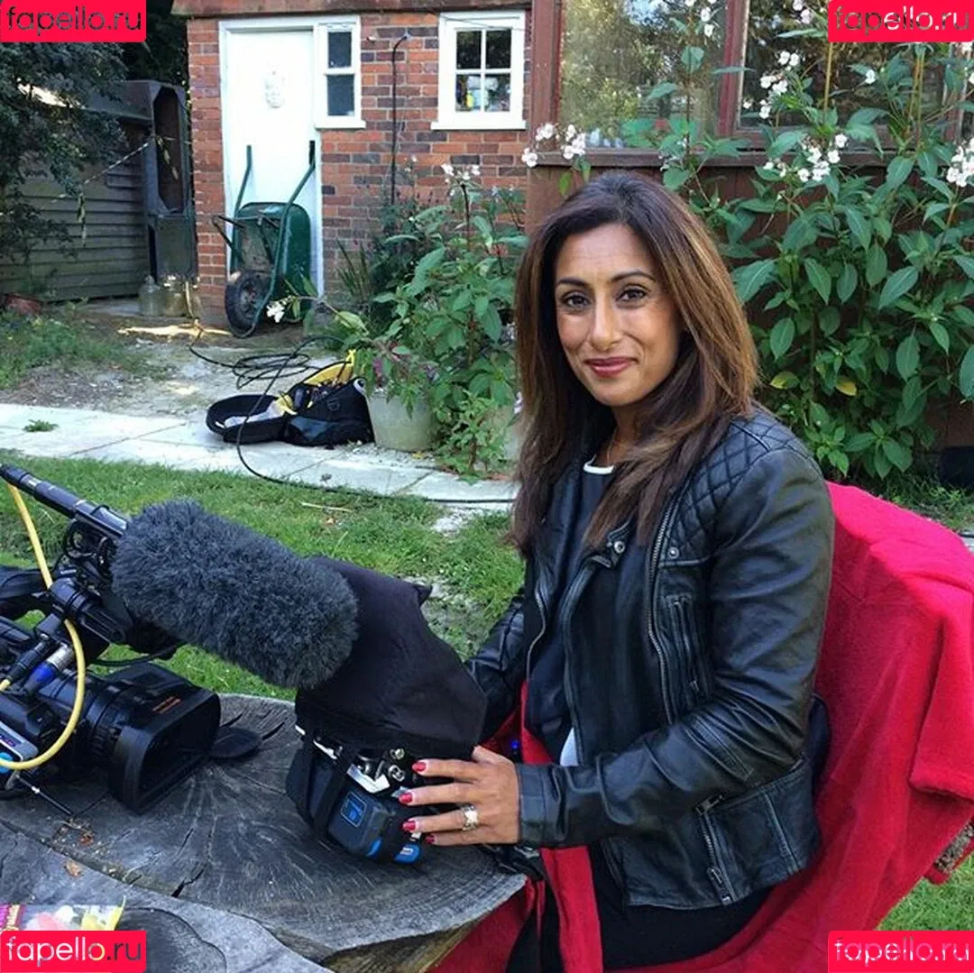 Saira Khan / iamsairakhan / sairasbum Onlyfans Photo Gallery 