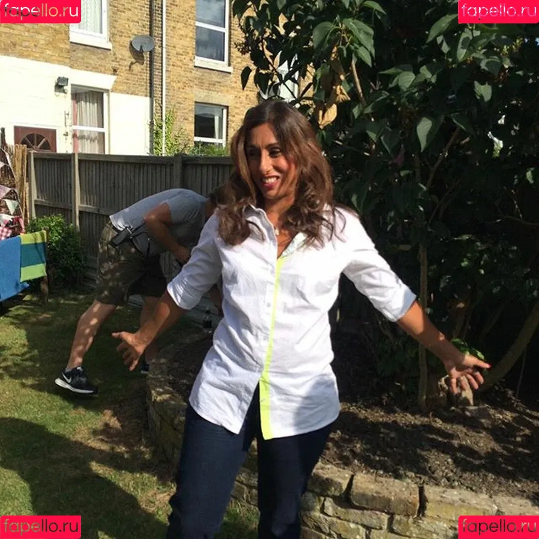 Saira Khan / iamsairakhan / sairasbum Onlyfans Photo Gallery 