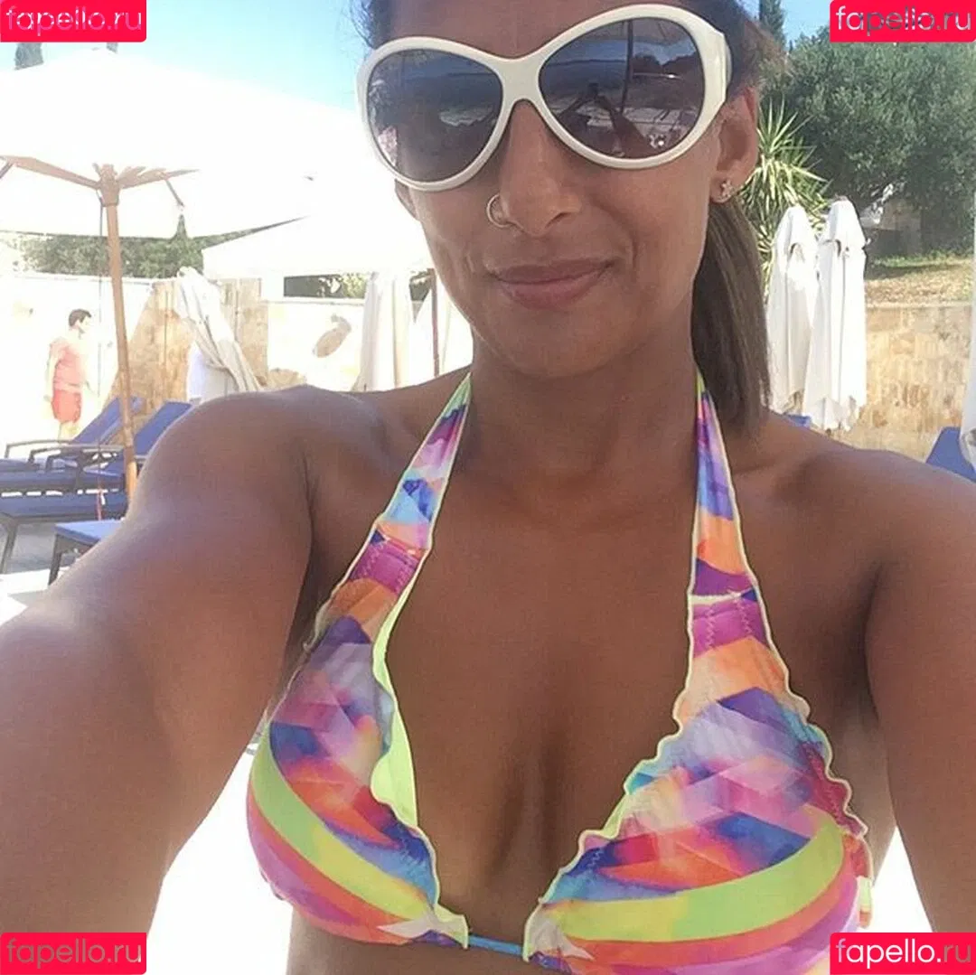 Saira Khan / iamsairakhan / sairasbum Onlyfans Photo Gallery 