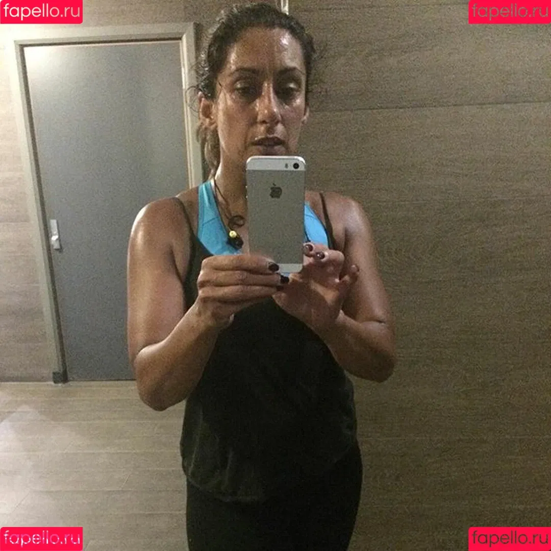 Saira Khan / iamsairakhan / sairasbum Onlyfans Photo Gallery 