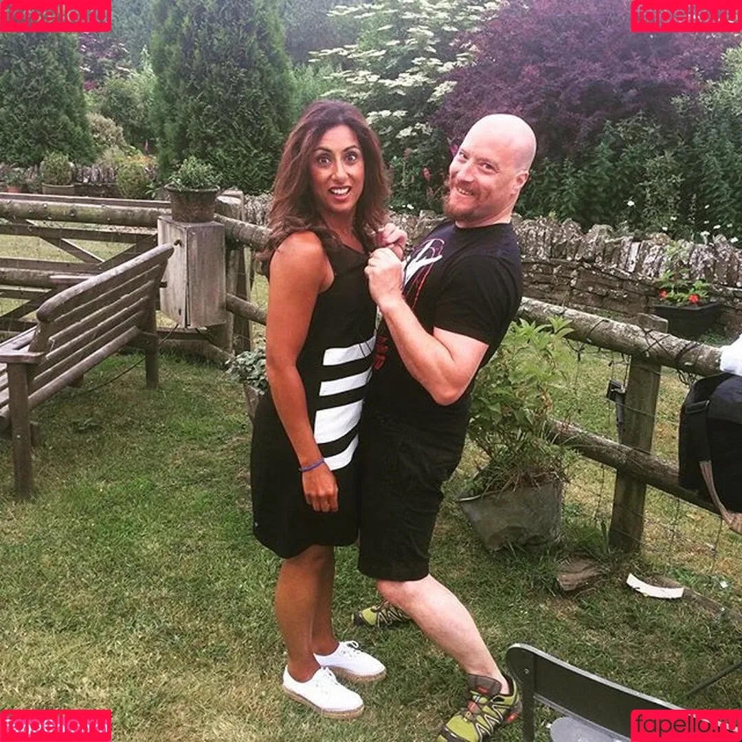 Saira Khan / iamsairakhan / sairasbum Onlyfans Photo Gallery 