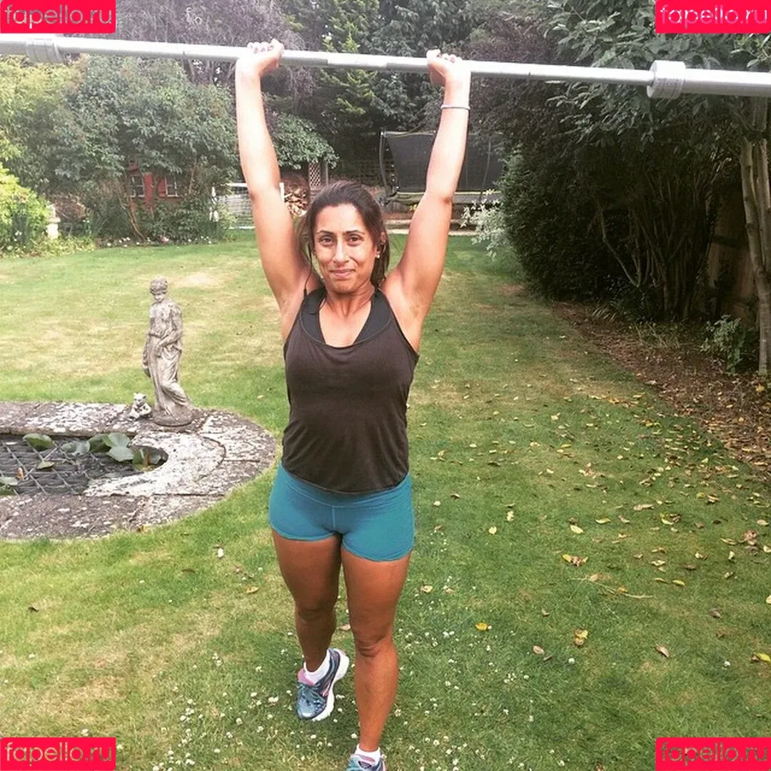 Saira Khan / iamsairakhan / sairasbum Onlyfans Photo Gallery 