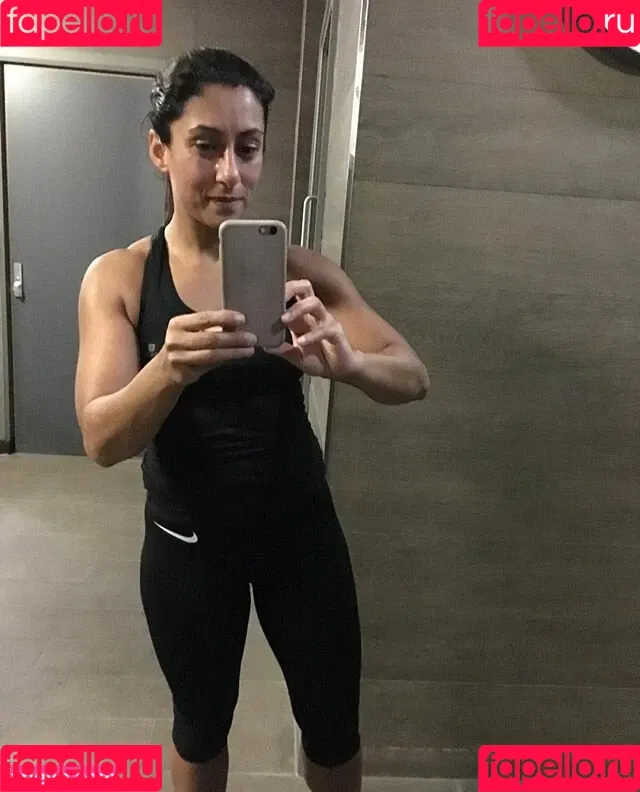 Saira Khan / iamsairakhan / sairasbum Onlyfans Photo Gallery 