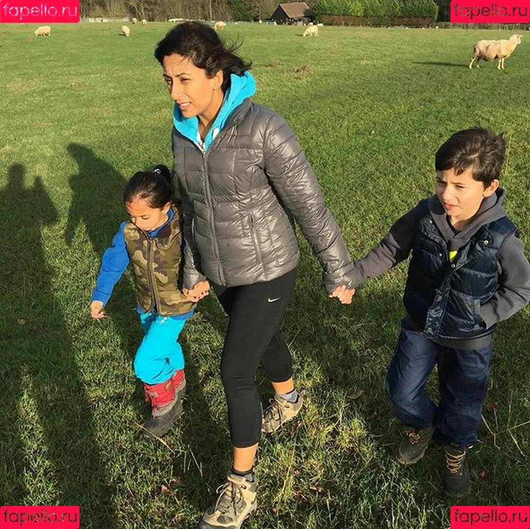Saira Khan / iamsairakhan / sairasbum Onlyfans Photo Gallery 