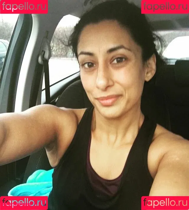 Saira Khan / iamsairakhan / sairasbum Onlyfans Photo Gallery 