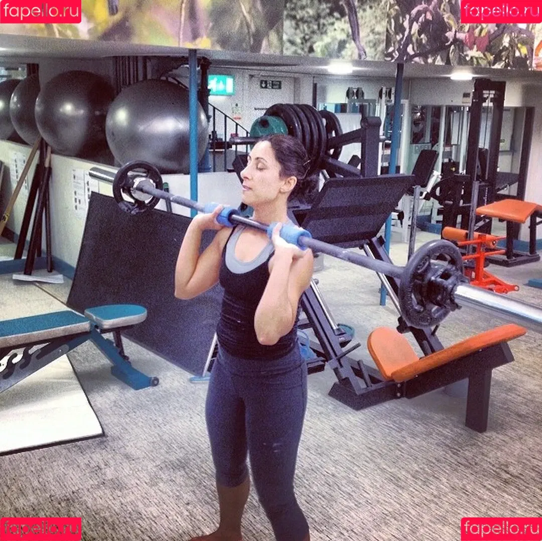 Saira Khan / iamsairakhan / sairasbum Onlyfans Photo Gallery 