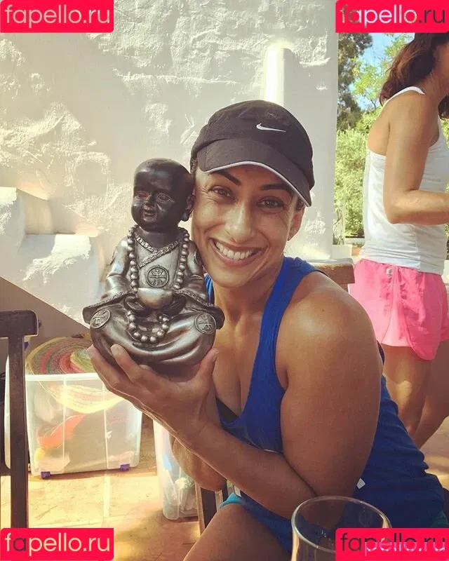 Saira Khan / iamsairakhan / sairasbum Onlyfans Photo Gallery 